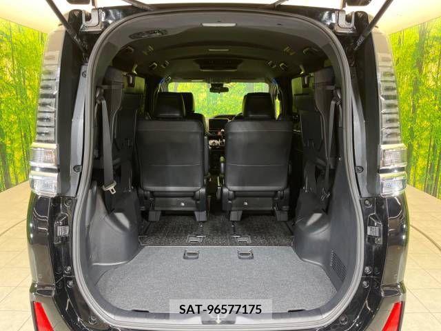 Toyota VOXY 2020-12 228752-11