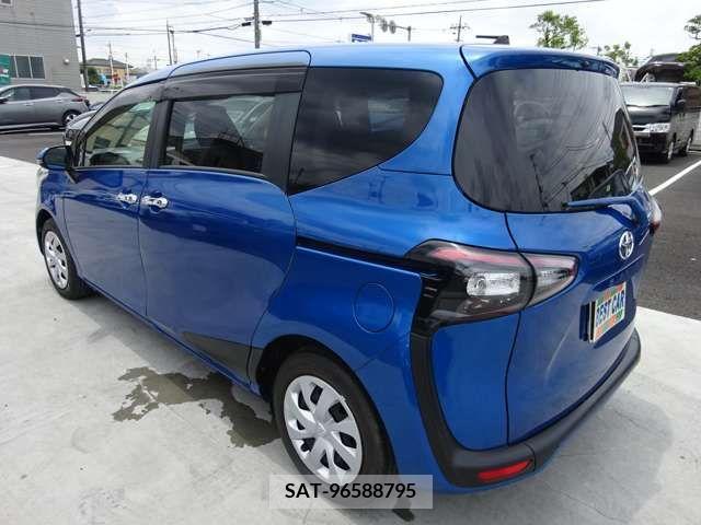 Toyota SIENTA 2015-09 328145-2