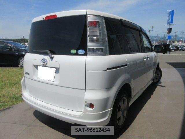 Toyota SIENTA 2013-06 313753-1