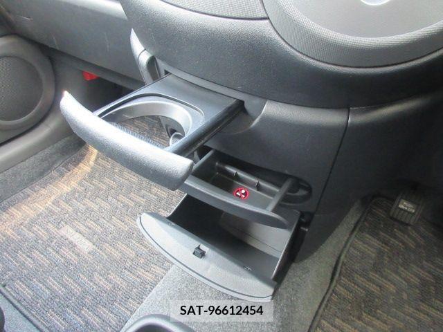 Toyota SIENTA 2013-06 313753-15
