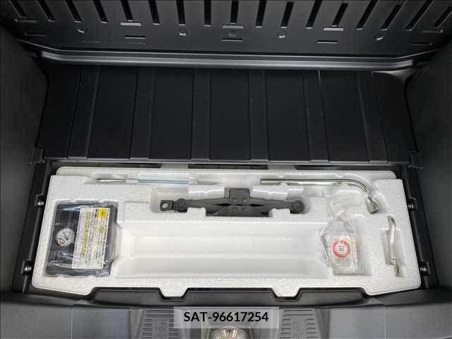 Suzuki SPACIA 2022-08 223569-11