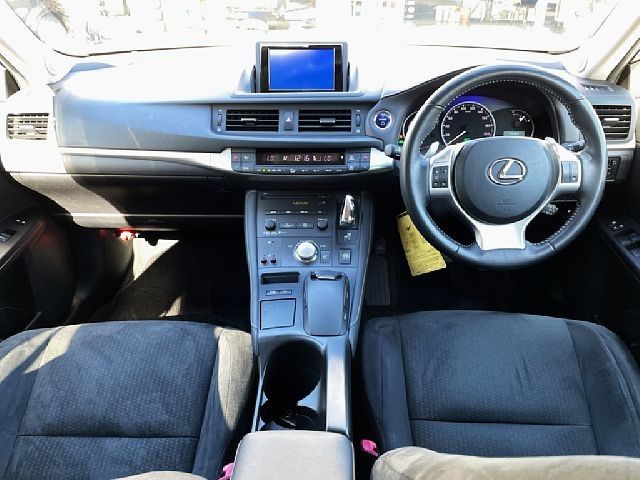 Lexus CT 2011-07 182439-1