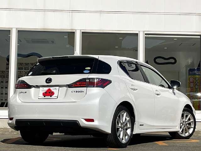 Lexus CT 2011-07 182439-2