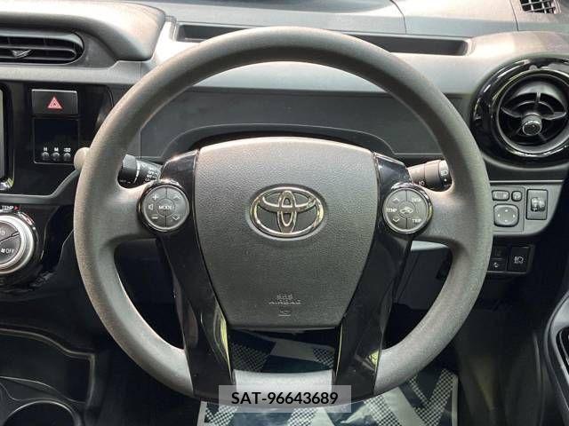Toyota AQUA 2016-08 343864-11