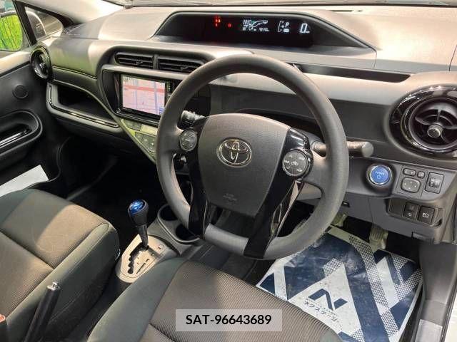 Toyota AQUA 2016-08 343864-7