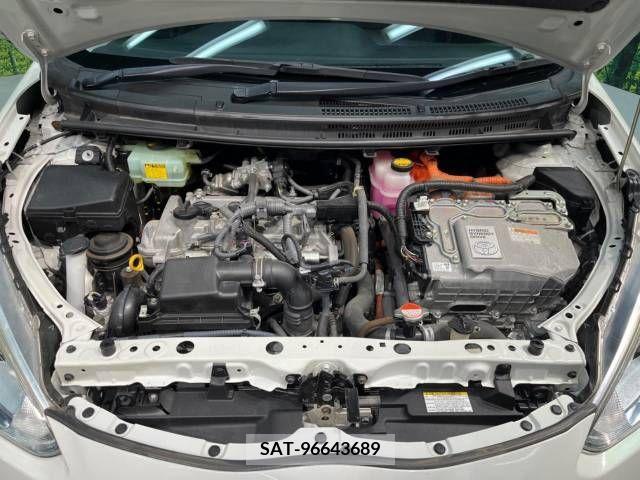Toyota AQUA 2016-08 343864-18