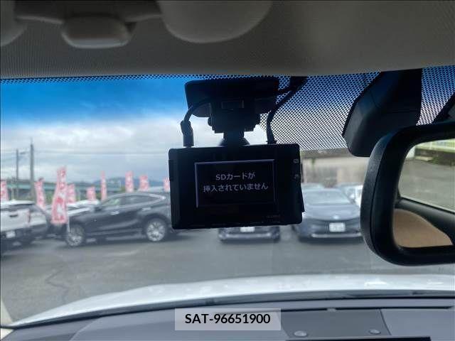 Lexus NX 2017-04 299729-12