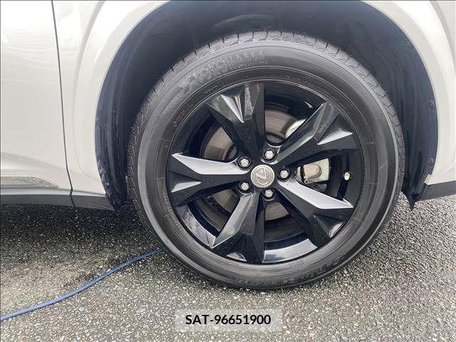 Lexus NX 2017-04 299729-19