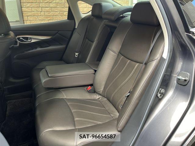 Nissan FUGA 2010-02 391077-18
