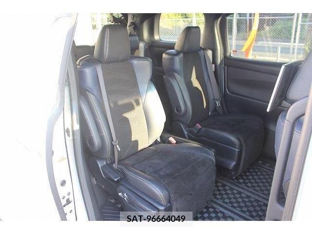 Toyota VELLFIRE 2017-06 369746-13