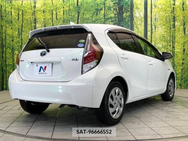 Toyota AQUA 2015-04 292266-17