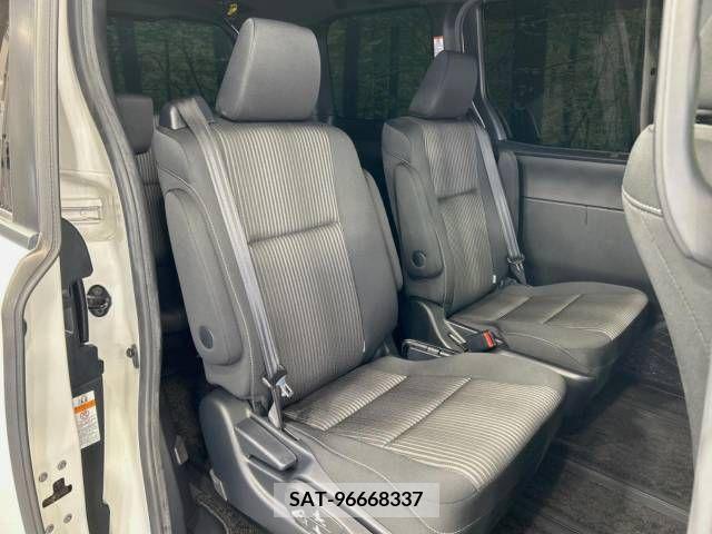 Toyota VOXY 2018-11 289897-9