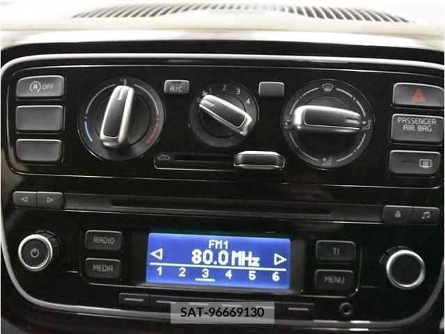 VolksWagen UP! 2015-12 373401-19