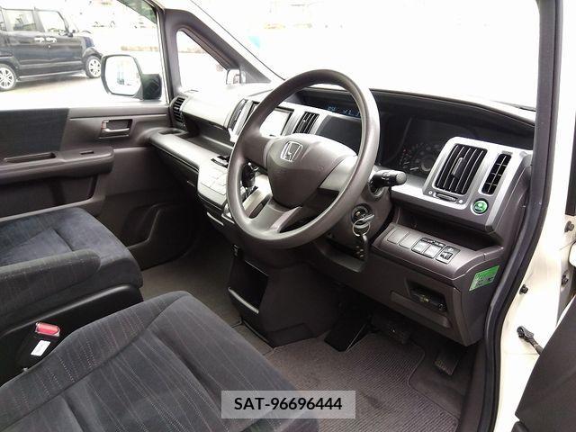 Honda e 2010-06 213464-16