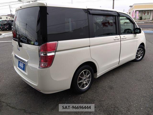 Honda e 2010-06 213464-1