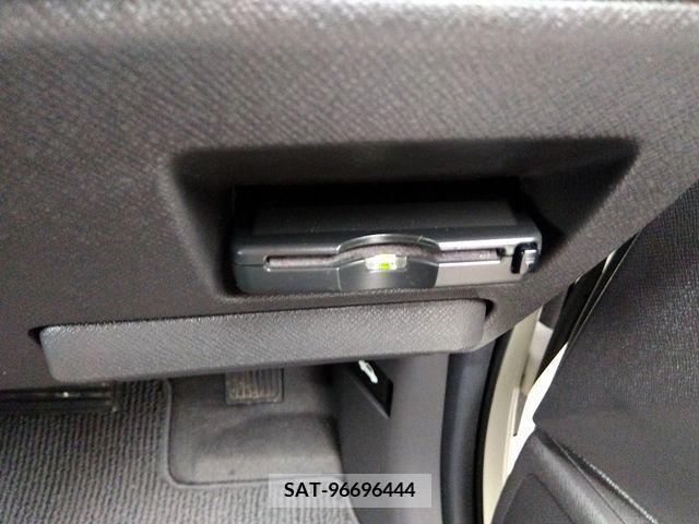 Honda e 2010-06 213464-10