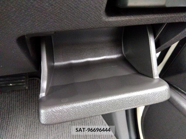Honda e 2010-06 213464-11
