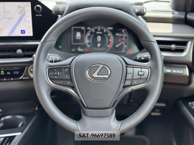 Lexus UX 2023-01 313523-11