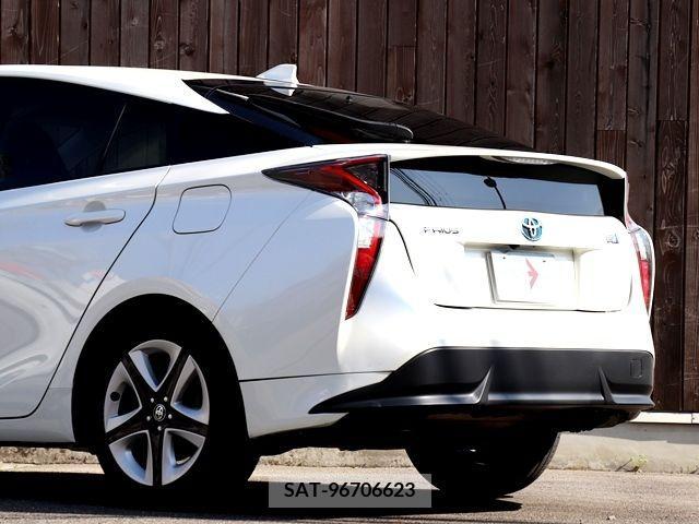Toyota PRIUS 2017-04 216505-10