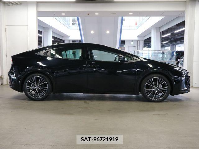 Toyota PRIUS 2023-04 281768-7