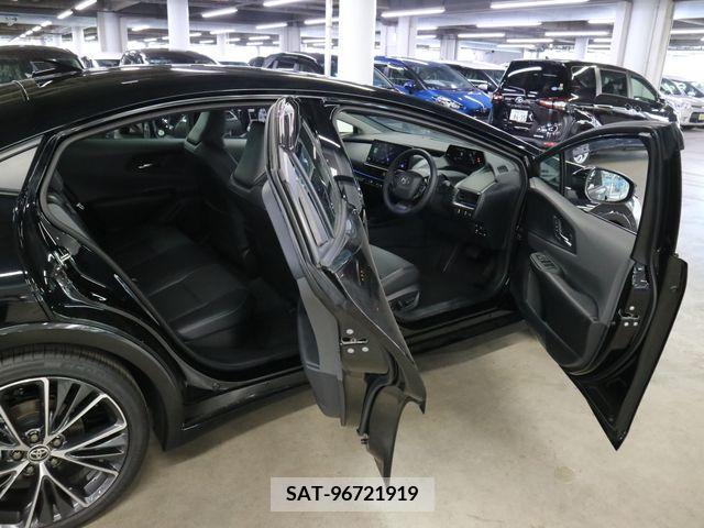 Toyota PRIUS 2023-04 281768-10