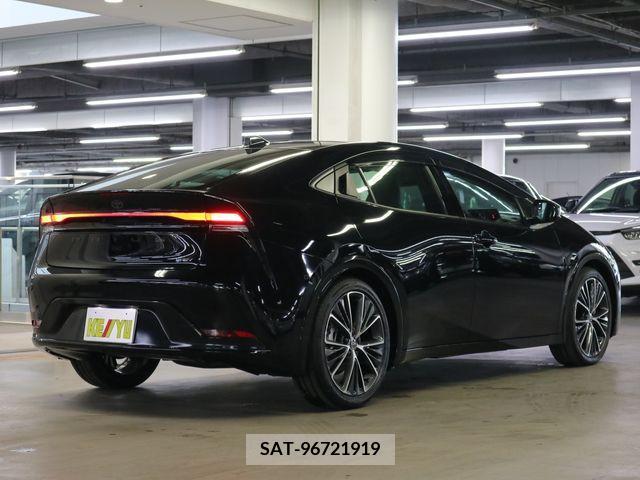 Toyota PRIUS 2023-04 281768-1