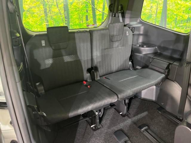 Toyota VOXY HYBRID 2023-03 28419-9