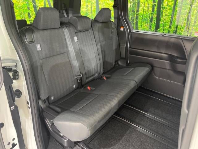 Toyota VOXY HYBRID 2023-03 28419-8