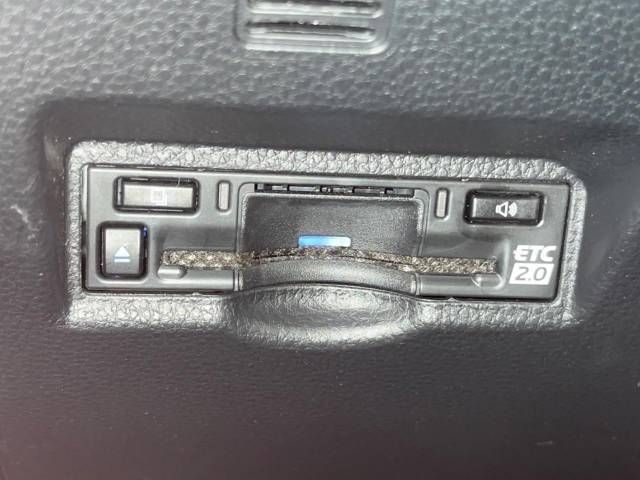 Toyota VOXY HYBRID 2023-03 28419-4