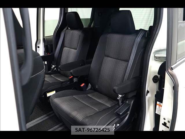 Toyota VOXY 2017-08 321549-15