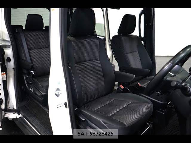 Toyota VOXY 2017-08 321549-14