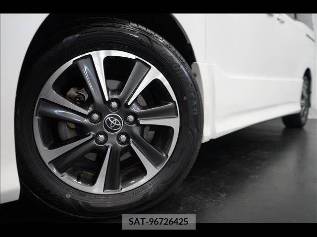 Toyota VOXY 2017-08 321549-1