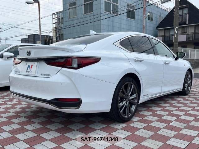 Lexus ES 2019-01 237056-17