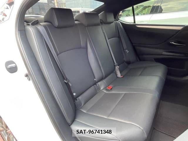 Lexus ES 2019-01 237056-10