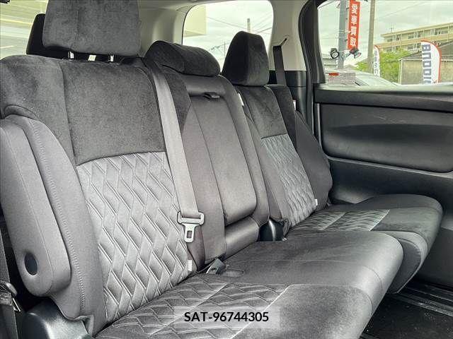 Toyota ALPHARD 2018-03 381953-17