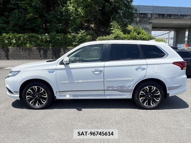Mitsubishi OUTLANDER PHEV 2015-12 380775-21