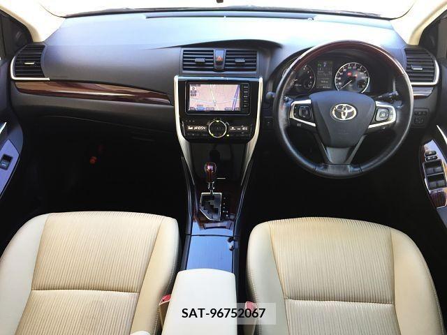 Toyota PREMIO 2018-09 393300-1