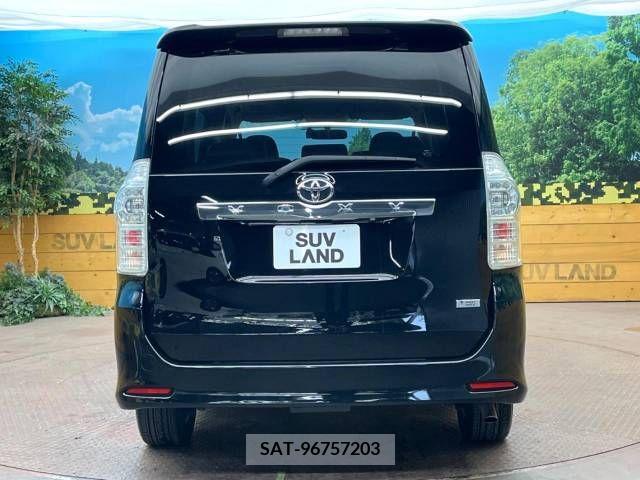 Toyota VOXY 2013-11 329396-16