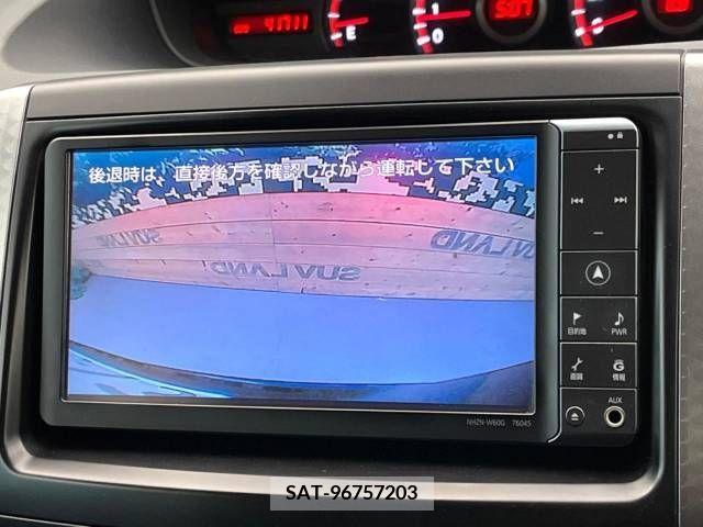 Toyota VOXY 2013-11 329396-4