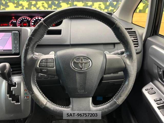 Toyota VOXY 2013-11 329396-12