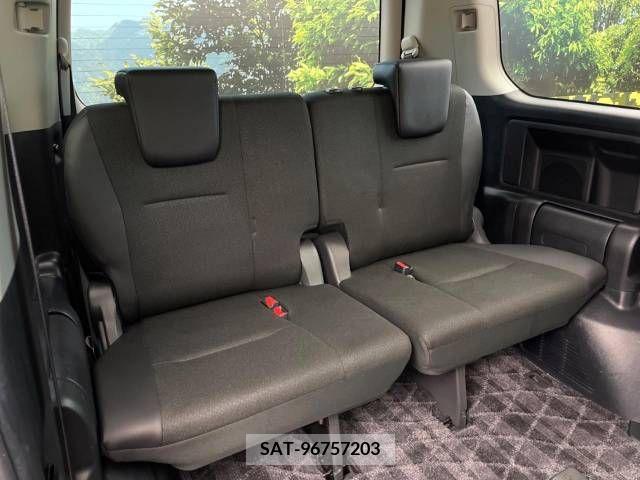 Toyota VOXY 2013-11 329396-10