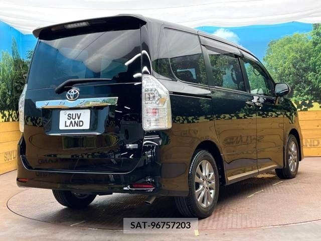 Toyota VOXY 2013-11 329396-18