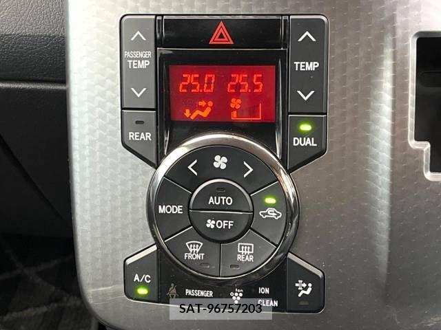 Toyota VOXY 2013-11 329396-7