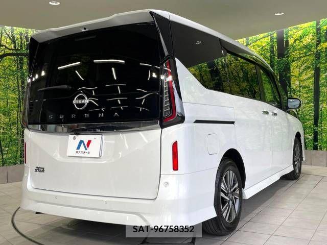 Nissan SERENA 2023-11 345396-18