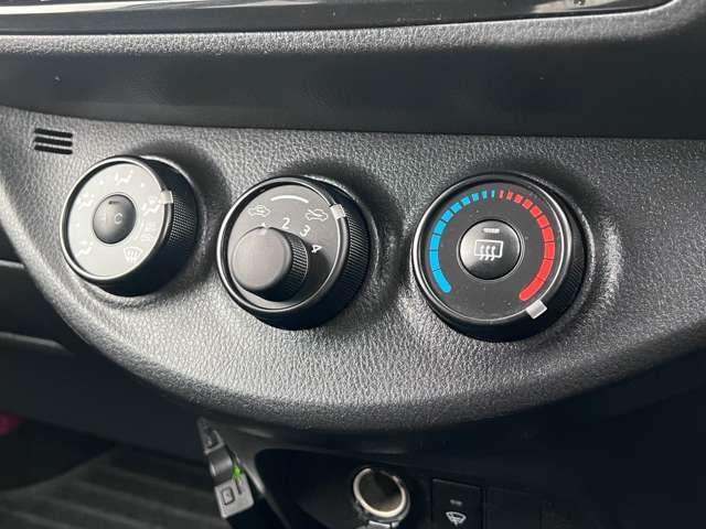 Toyota VITZ 2017-10 181517-11