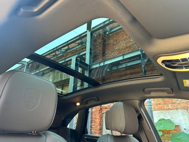 Porsche MACAN 2021-11 10127-4