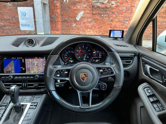 Porsche MACAN 2021-11 10127-17