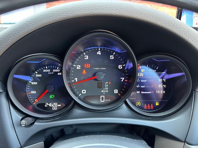 Porsche MACAN 2021-11 10127-6