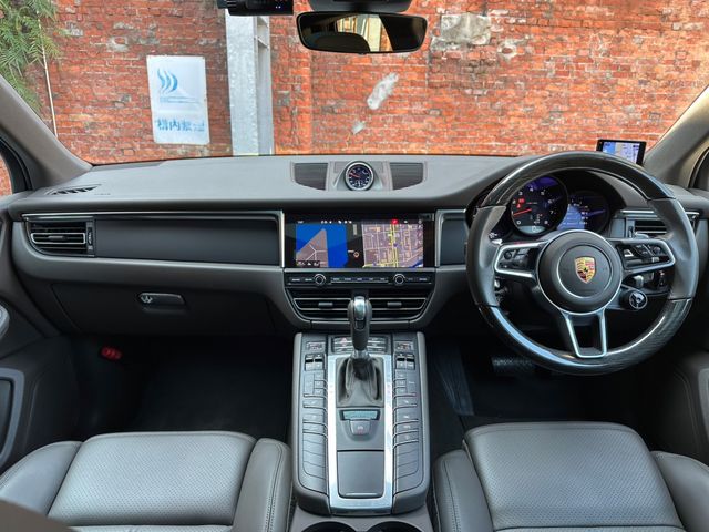 Porsche MACAN 2021-11 10127-1