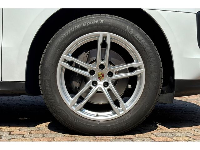 Porsche MACAN 2021-11 10127-3